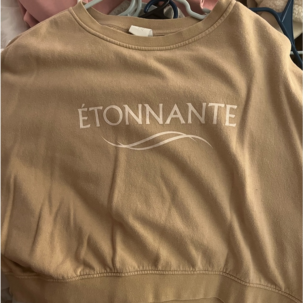 Slightly Cropped sweatshirt